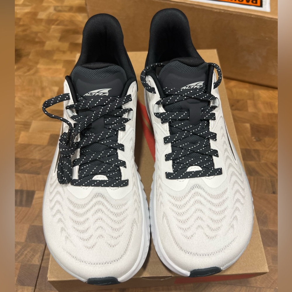 Altra Torin 7 Women's 7.5 NIB